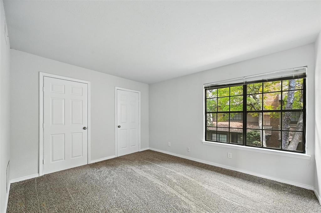 Glen Oaks Twnhms Condo - Residential