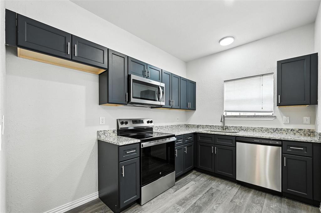 Glen Oaks Twnhms Condo - Residential