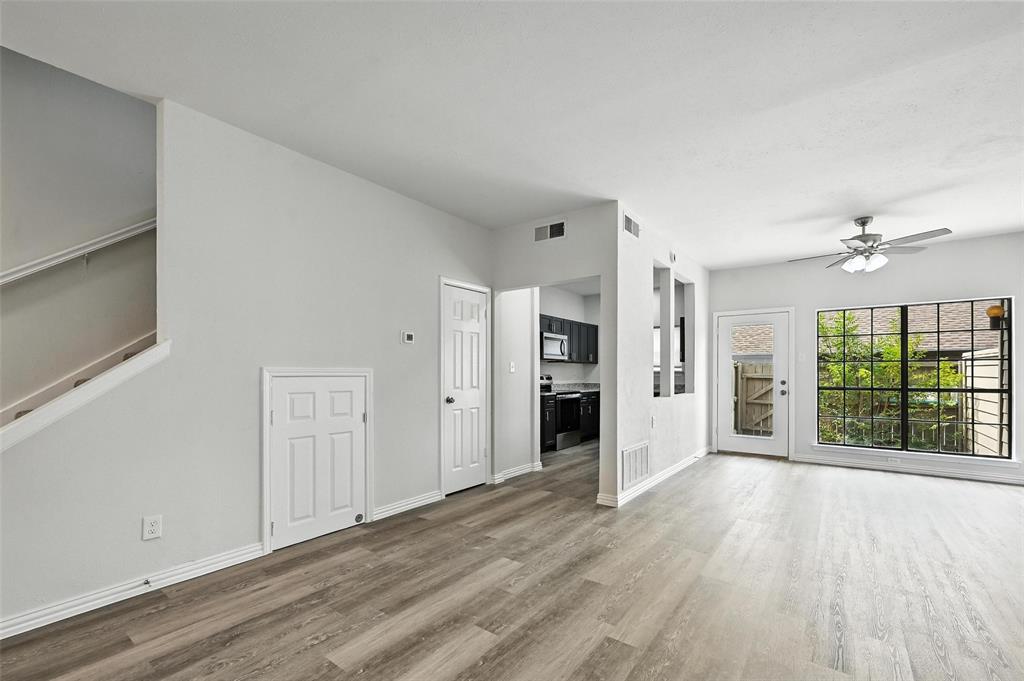 Glen Oaks Twnhms Condo - Residential