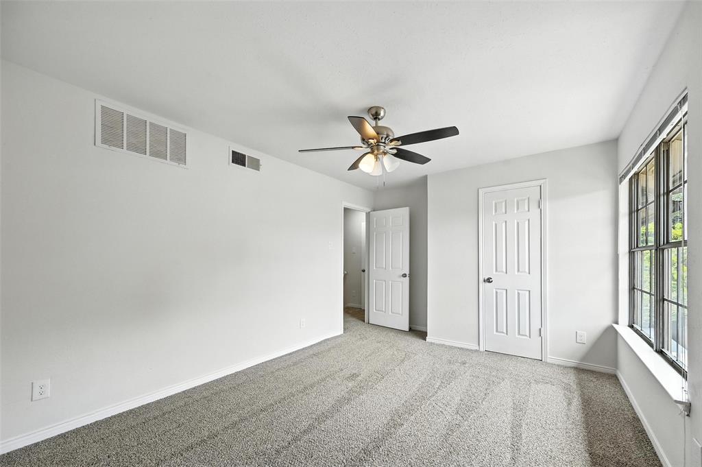 Glen Oaks Twnhms Condo - Residential