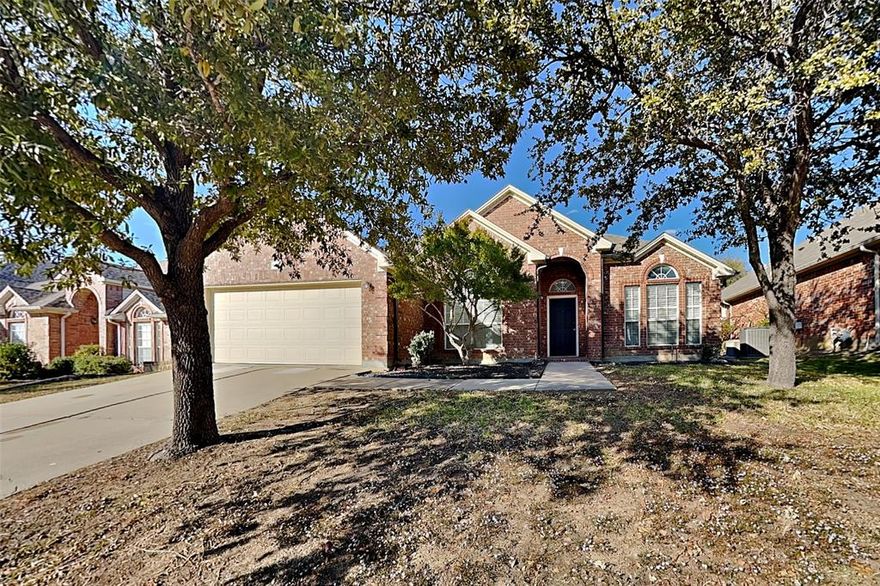 Charming 4 bed, 2 bath 2,397 sq ft home in Fort Worth! Open kitchen concept with updated counters. Primary suite with attached bathroom. Spacious backyard, great for gatherings! Pets accepted on a case by case basis. Additional admin fees apply. The Fireplace is decorative. Schedule your showing today! This home is as-is.
LEASE TERM:1-2 years  

This home may be located within a Homeowners Association (HOA) community. If so, residents will be responsible for adhering to all HOA rules and regulations. Please contact your agent or landlord's agent for more information.