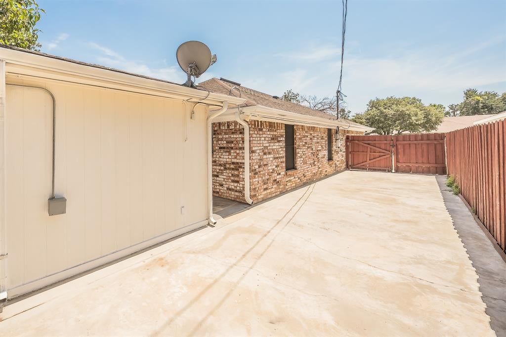 8429 Stephanie Drive