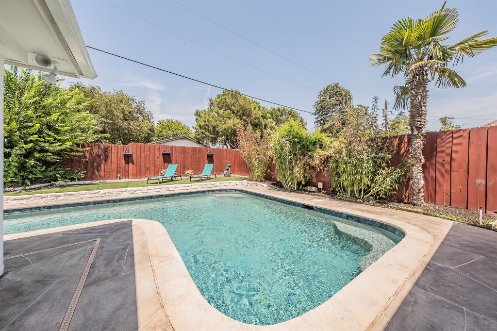 8429 Stephanie Drive