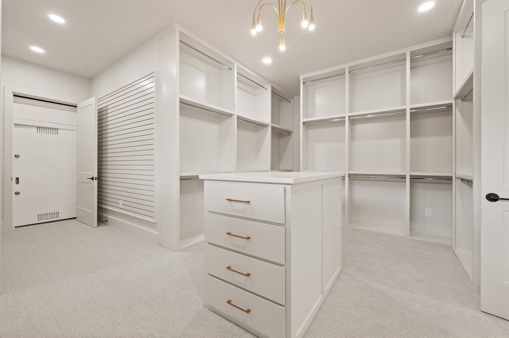 Eastpointe Ter - Residential