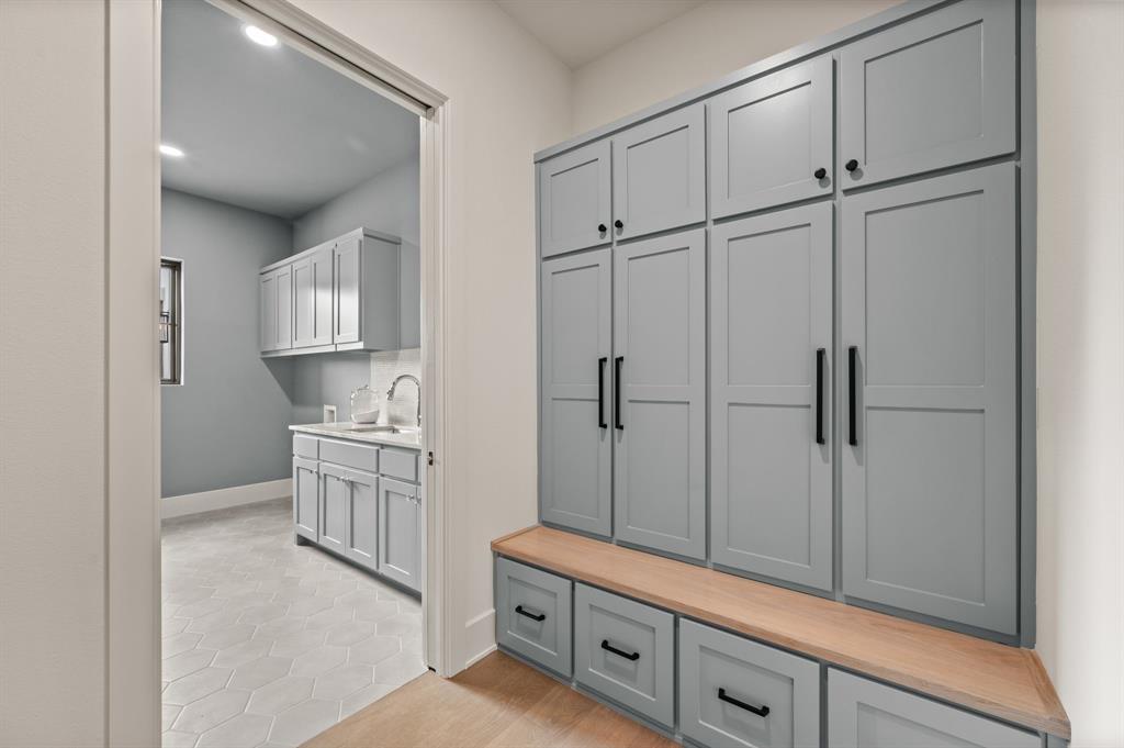 Eastpointe Ter - Residential