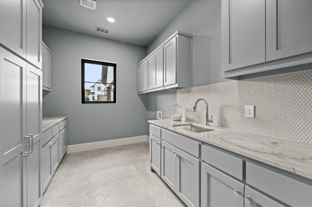 Eastpointe Ter - Residential