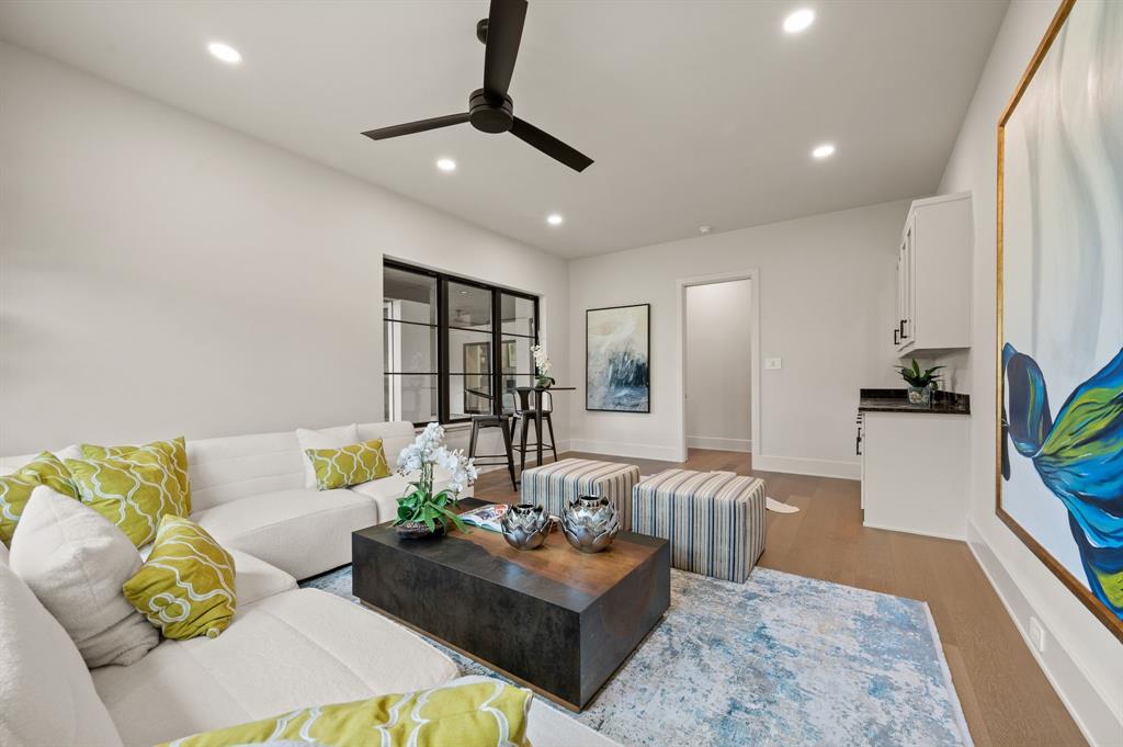 Eastpointe Ter - Residential