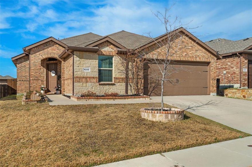 Welcome to 9245 Herringbone Drive, a beautifully maintained 5-bedroom, 2-bath home located in the highly sought-after Watersbend community of Fort Worth! Offering 2,167 square feet of thoughtfully designed living space, this home is ideal for growing families or those who love to entertain.
Step inside to an inviting open-concept floor plan that seamlessly connects the living, dining, and kitchen areas. The spacious kitchen is a true centerpiece, featuring granite countertops, stainless steel appliances, abundant cabinet space, and a breakfast bar perfect for casual meals or gathering with friends.
The private primary suite is tucked away from the secondary bedrooms, creating a peaceful retreat complete with an ensuite bathroom boasting dual sinks, a tub shower combo, and a walk-in closet. Four additional bedrooms provide exceptional flexibility for guest rooms, a home office, or playroom.
Enjoy outdoor living in the fenced backyard with a covered patio, ideal for summer BBQs, relaxing evenings, pets, or kids at play.
Located within Eagle Mountain–Saginaw ISD, Watersbend offers incredible community amenities including two resort-style pools, parks, playgrounds, walking trails, sports fields, and a dog park. Conveniently close to shopping, dining, schools, and major highways, this home truly offers the perfect blend of space, comfort, and community living.
Move-in ready and packed with value—schedule your private showing today!