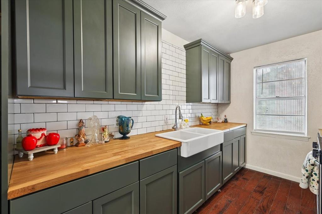 2508 W Rochelle Road