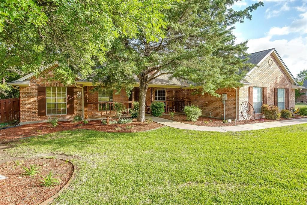 Photo of 6409 Feather Wind Way, Fort Worth, TX 76135 (MLS # 21268650)