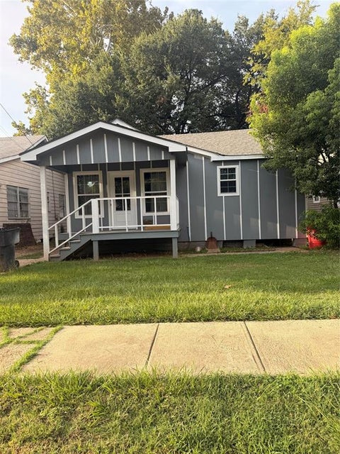 Photo of 421 Edwards Street, Bossier City, LA 71111 (MLS # 21384541)