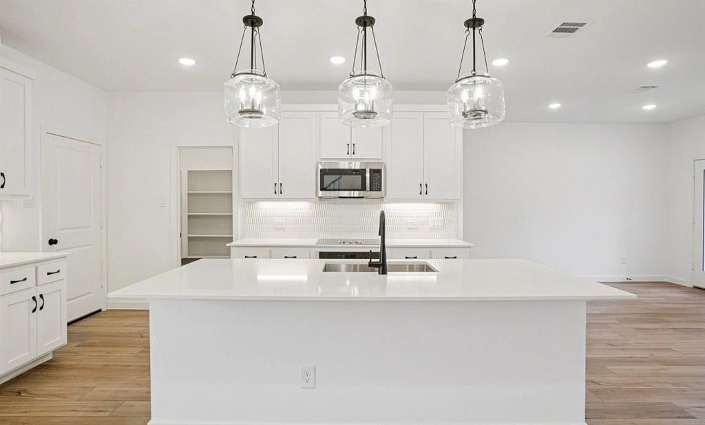 6923 Mission Tejas Drive