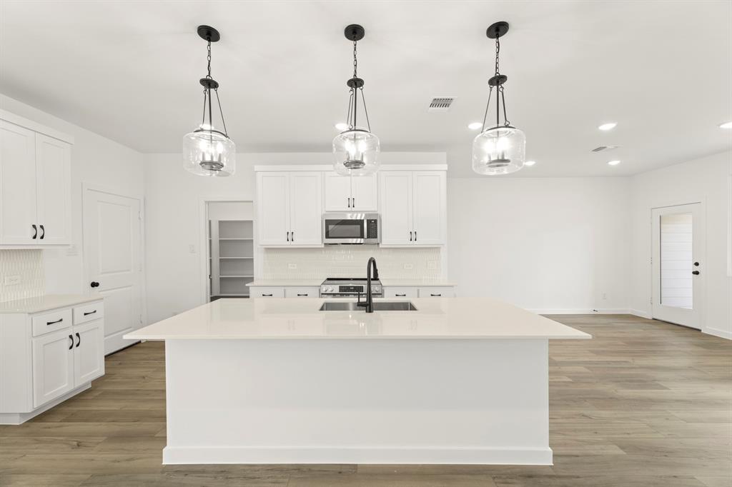 6923 Mission Tejas Drive