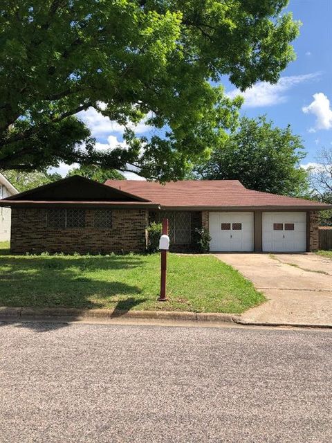 Photo of 1121 Patricia Drive, Sherman, TX 75090 (MLS # 21236396)