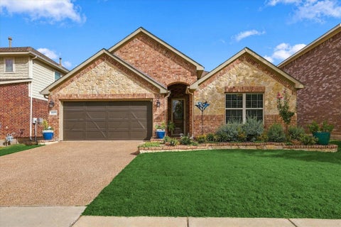 Photo of 1629 Falconet Court, Carrollton, TX 75010 (MLS # 21398031)