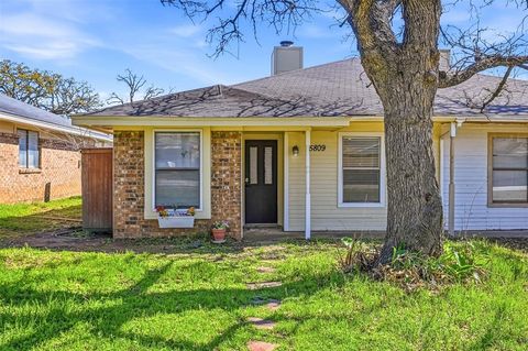 Photo of 5809 Mansfield Road, Arlington, TX 76017 (MLS # 21211359)