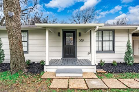 Photo of 305 E Kirby St, Quinlan, TX 75474 (MLS # 21137304)