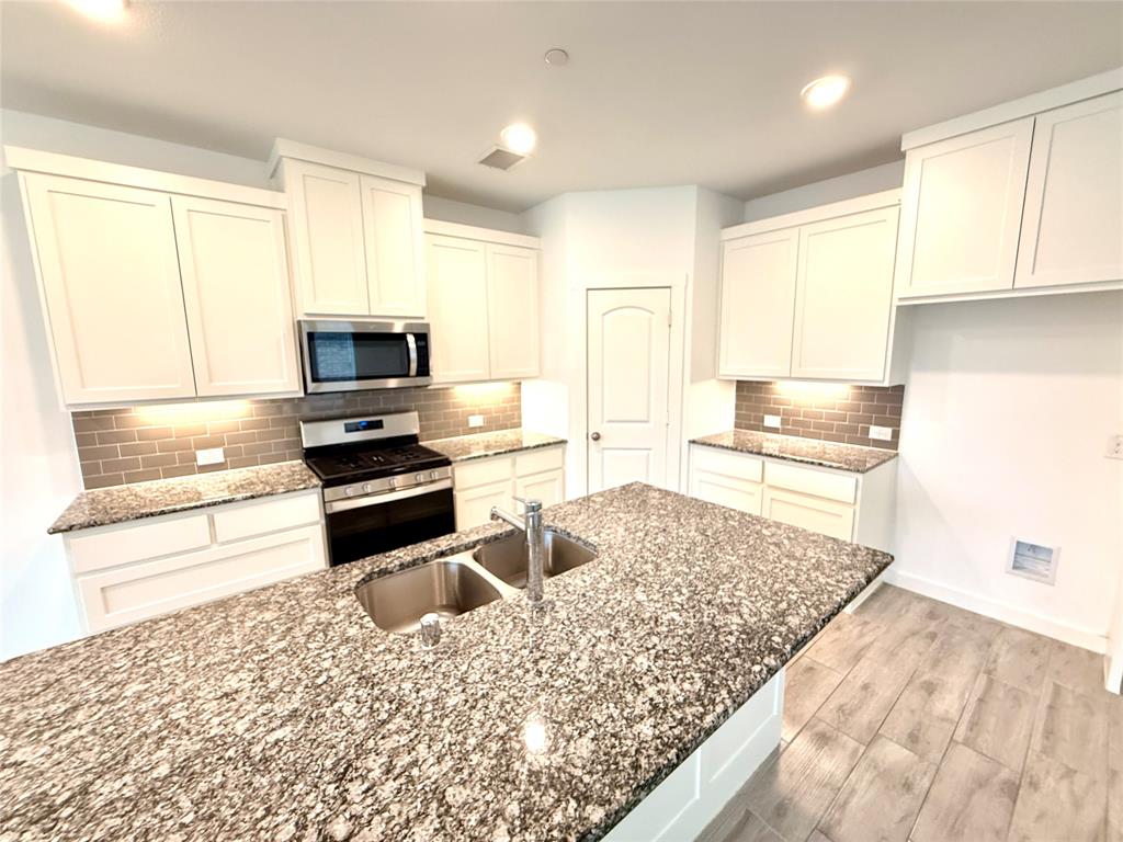 Apples Crossing - Residential Lease