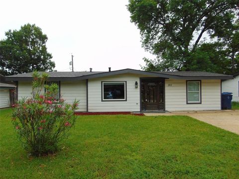 Photo of 202 Wallace Drive, Garland, TX 75041 (MLS # 21244167)