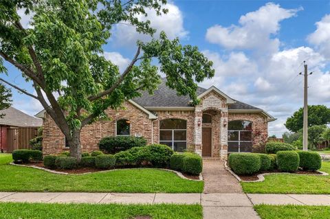 Photo of 4200 Mesa Drive, Carrollton, TX 75010 (MLS # 21265113)