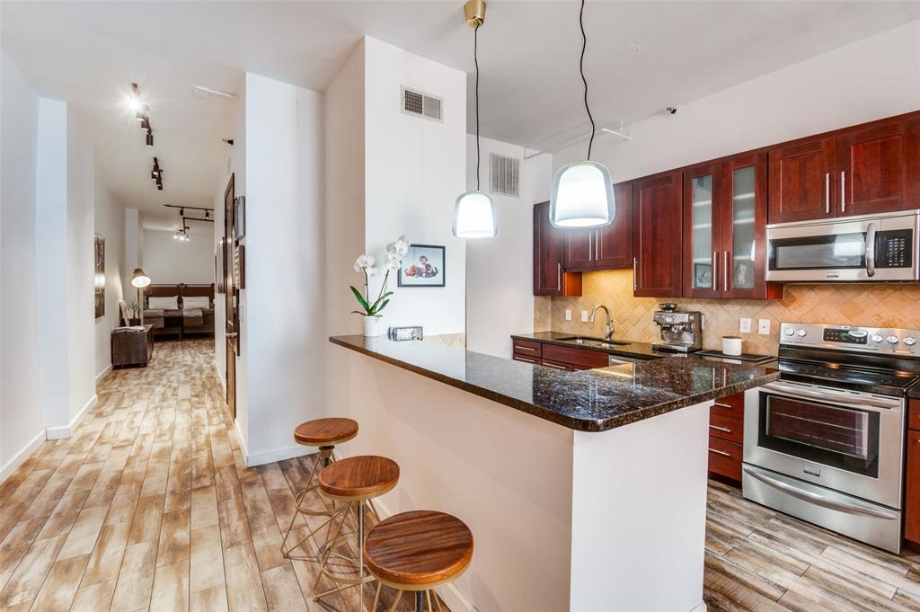 1122 Jackson Street 220