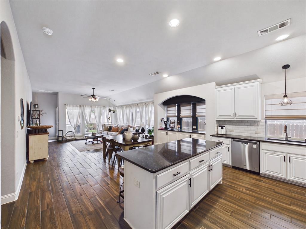 1104 Summer Lane
