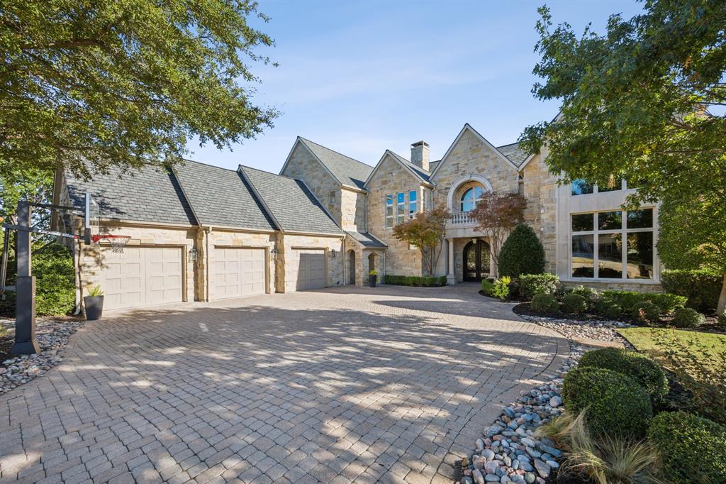 6800 Rainwood Drive