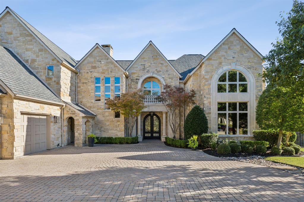 6800 Rainwood Drive