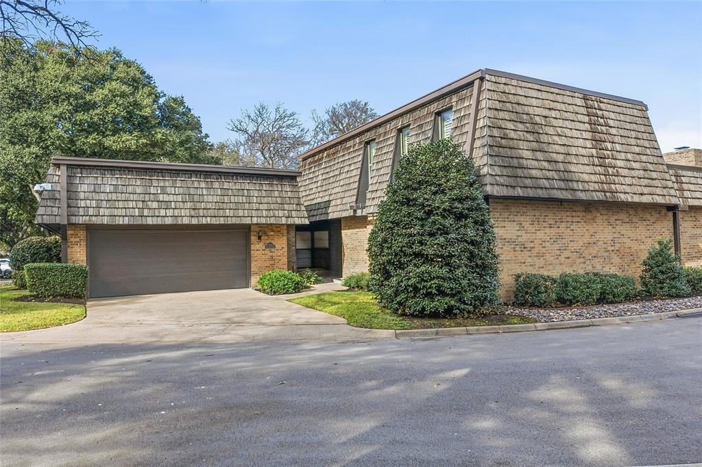 3016 Tanglewood Park E