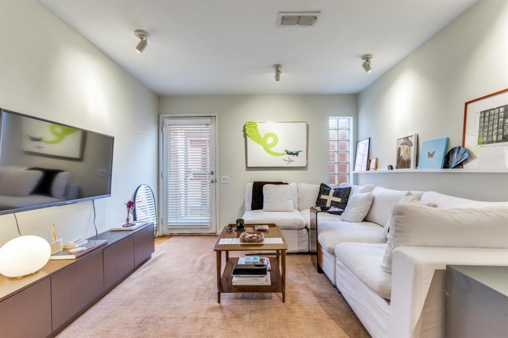 4242 Buena Vista Street 16