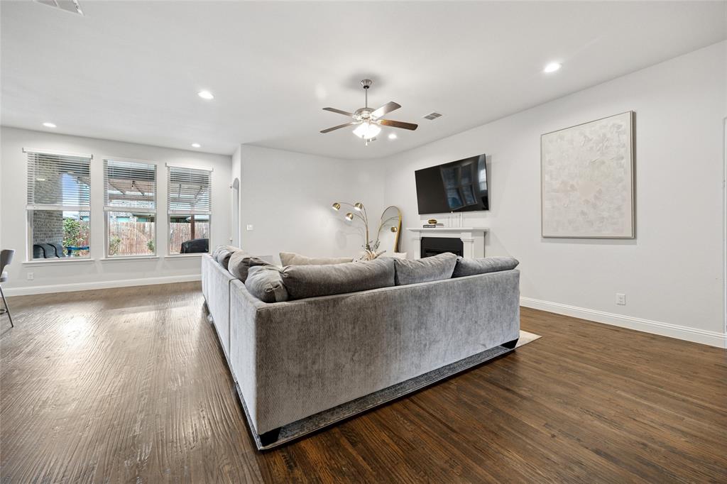 Saginaw, Texas 76131, United States, 3 Bedrooms Bedrooms, ,2 BathroomsBathrooms,Residential,Active,99913