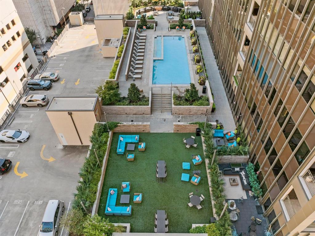 Metropolitan 1200 Main St Condo - Residential