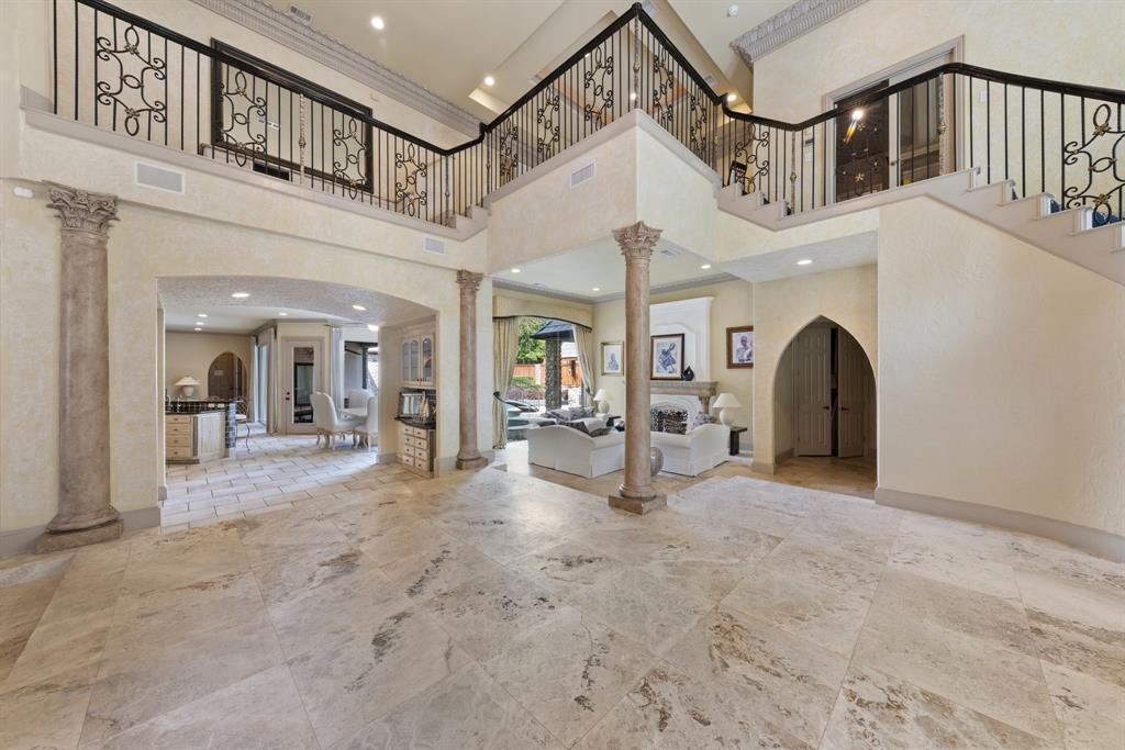 5613 Versailles Court