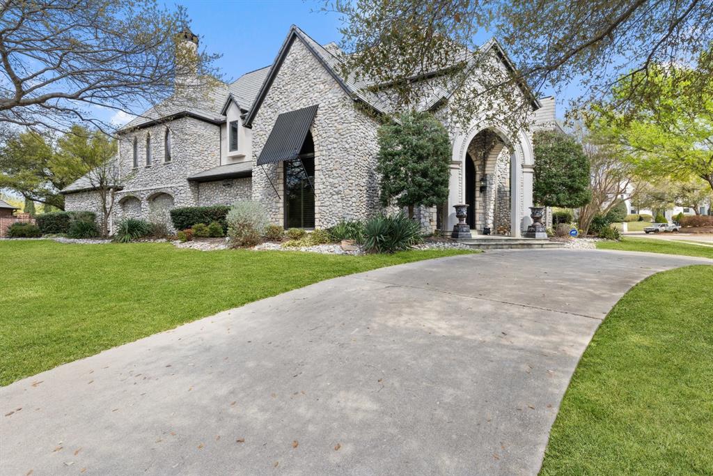 5613 Versailles Court