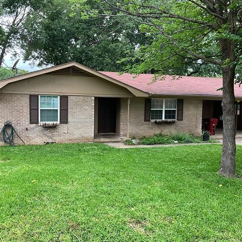 Photo of 1107 Tower Street, Canton, TX 75103 (MLS # 21331159)