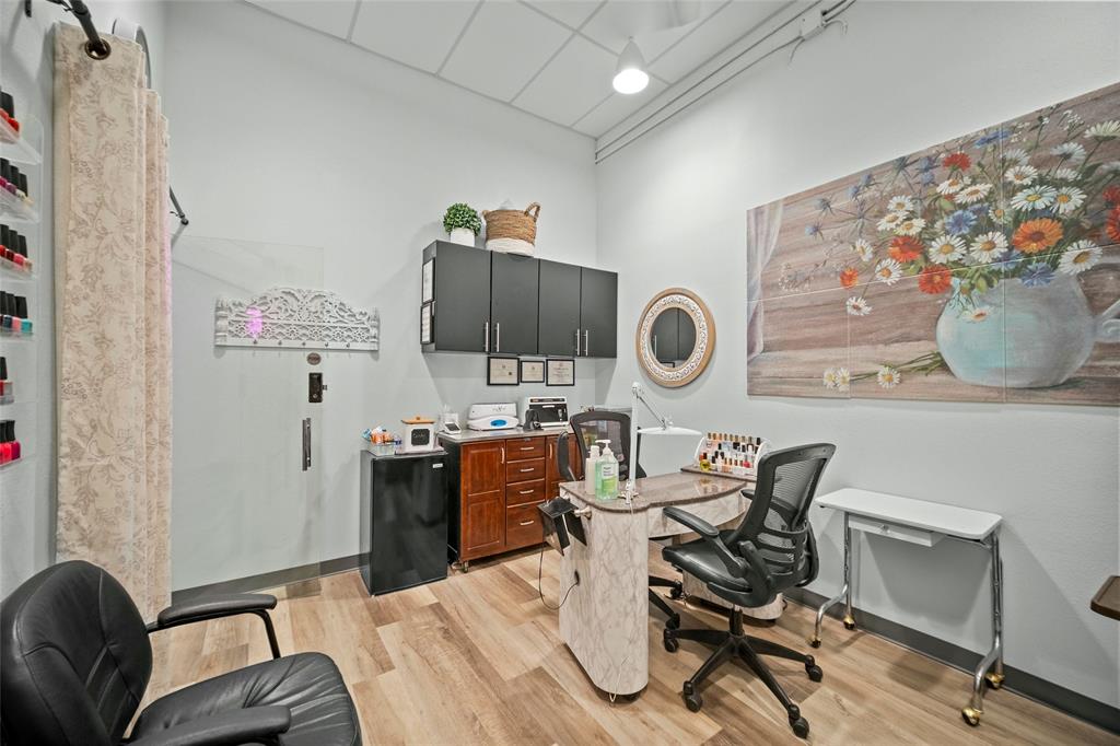 yes - Commercial Lease