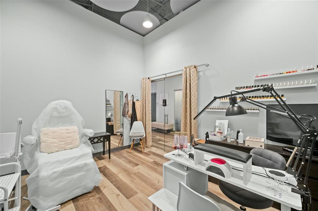 yes - Commercial Lease