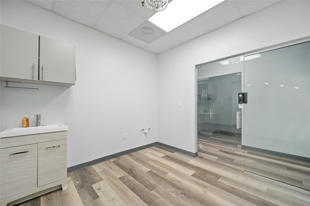 yes - Commercial Lease