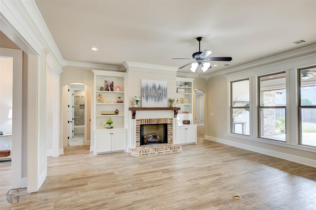 250 Piccadilly Circle