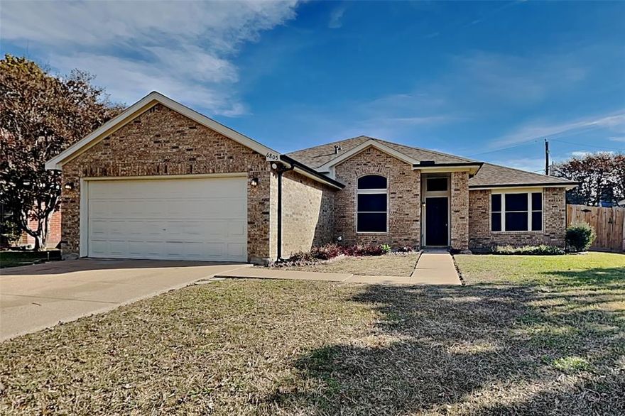 Charming 3 bed, 2  bath 1,738 sq ft home in Arlington! Open kitchen concept with updated counters. Primary suite with attached bathroom. Spacious backyard, great for gatherings! Pets accepted on a case by case basis. Additional admin fees apply. The Fireplace is decorative. Schedule your showing today! This home is as-is.  

This home may be located within a Homeowners Association (HOA) community. If so, residents will be responsible for adhering to all HOA rules and regulations. Please contact your agent or landlord's agent for more information.