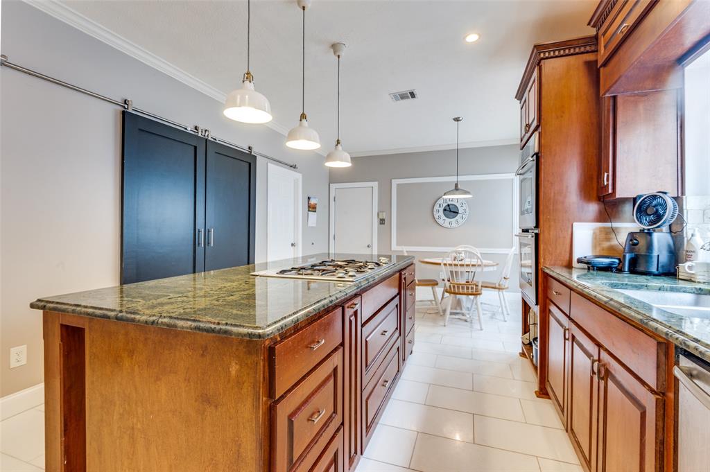 2204 Yaupon Drive