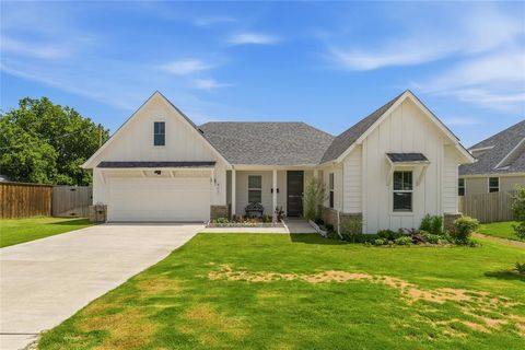 Photo of 411 W Harwood Rd, Euless, TX 76039 (MLS # 21299439)