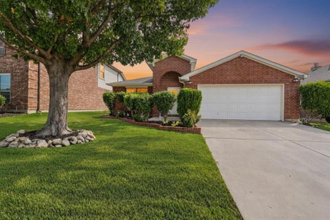 Photo of 6632 Friendsway Drive, Fort Worth, TX 76137 (MLS # 21390804)
