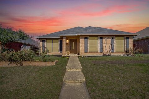 Photo of 4817 Scots Briar Lane, Fort Worth, TX 76137 (MLS # 21197195)