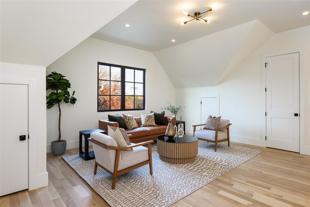 LAKEWOOD ESTATES - Residential