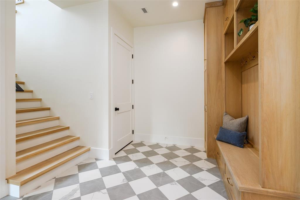 LAKEWOOD ESTATES - Residential