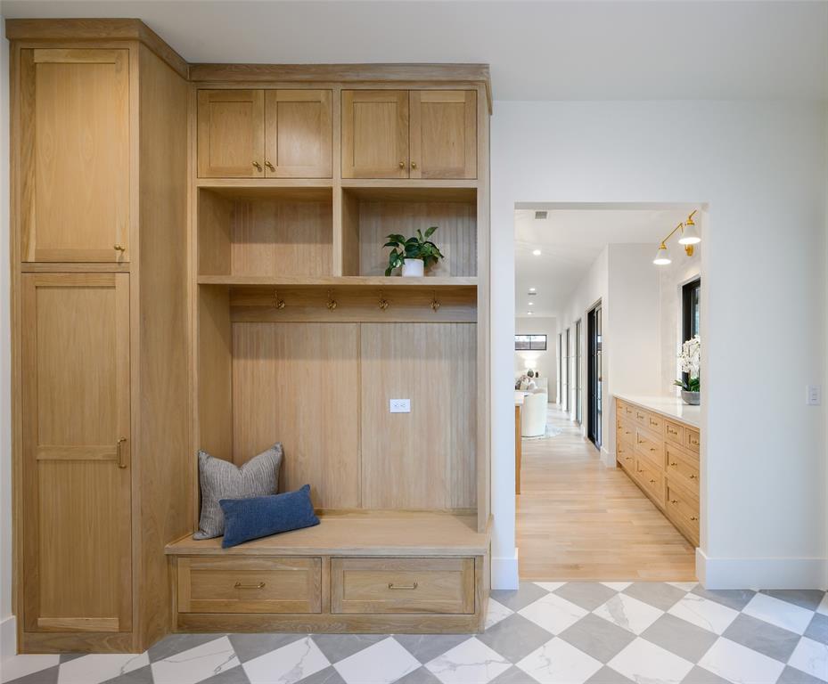 LAKEWOOD ESTATES - Residential