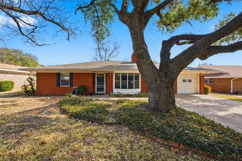 Photo of 5318 Lake Lindenwood Drive, Waco, TX 76710 (MLS # 21390413)