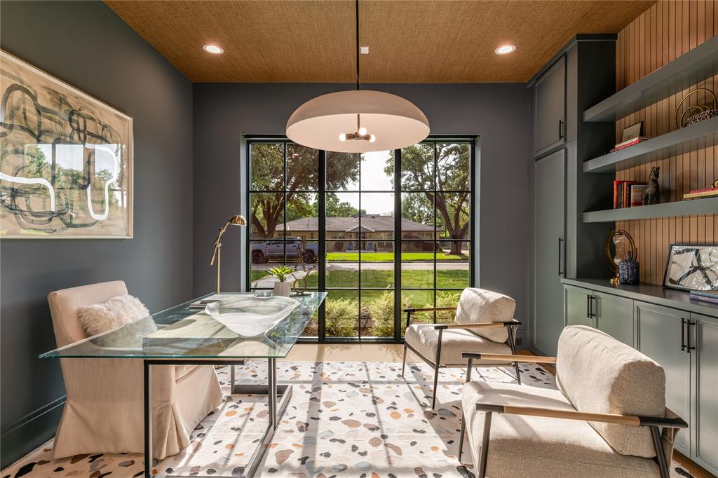 10940 Snow White Drive