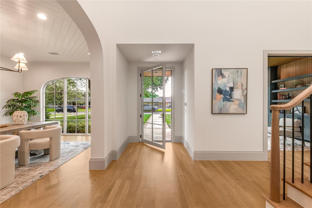 10940 Snow White Drive